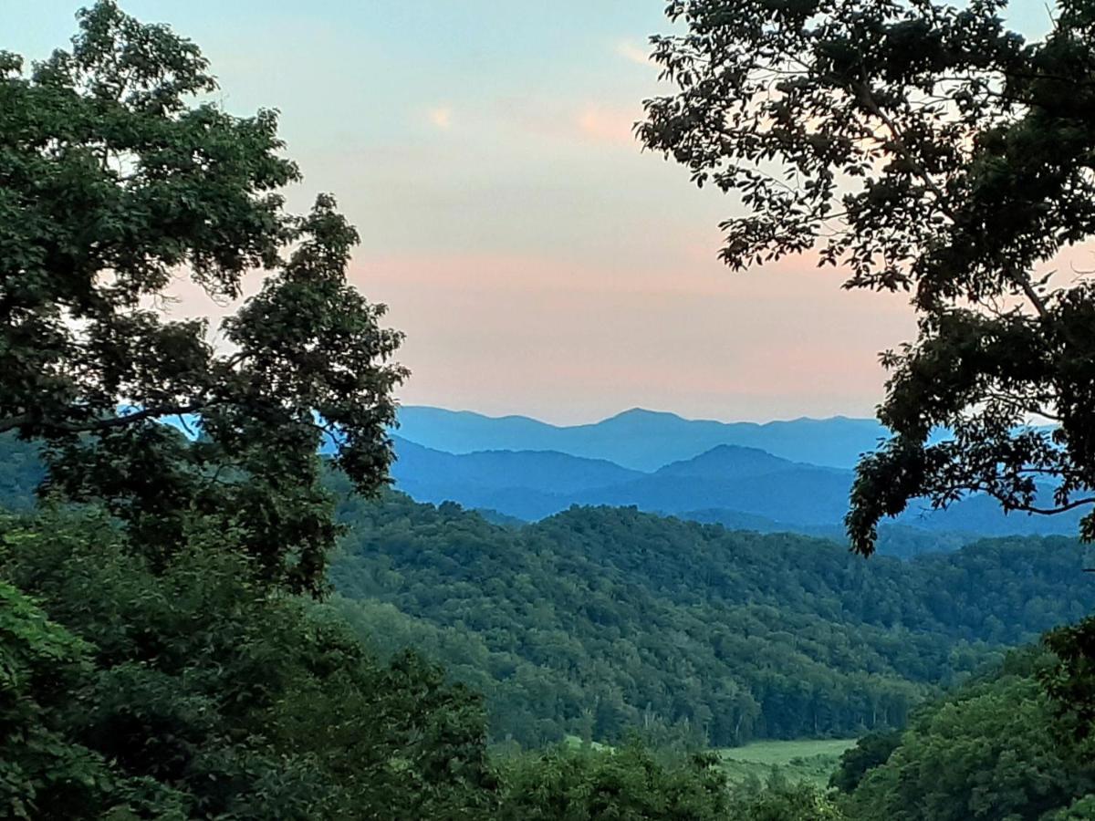 Treetops Cabin Easy To Asheville With Fast Wifi And Great View Swiss Luaran gambar